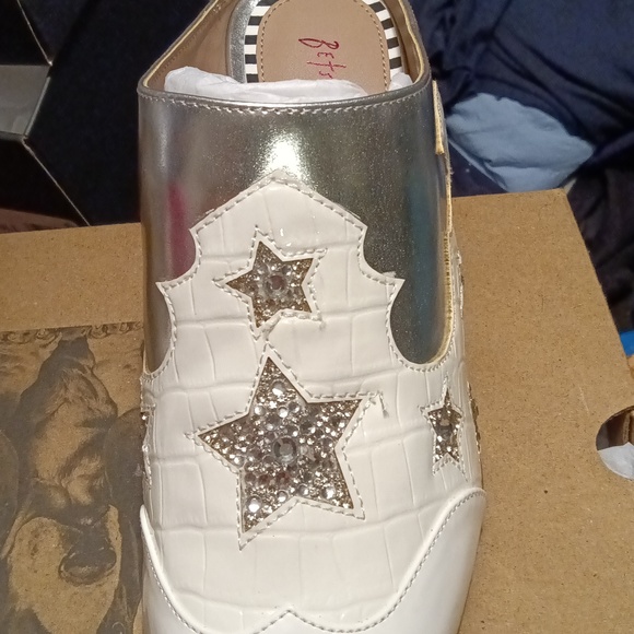 Clogs - Picture 7 of 8